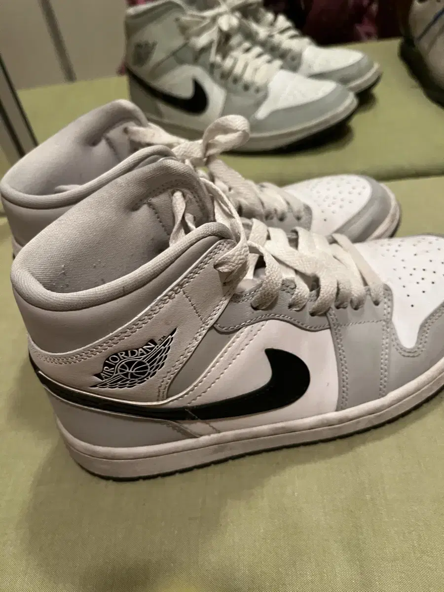 (W) Jordan 1 Mid Grey Fog (조던 1 미드 그레이)